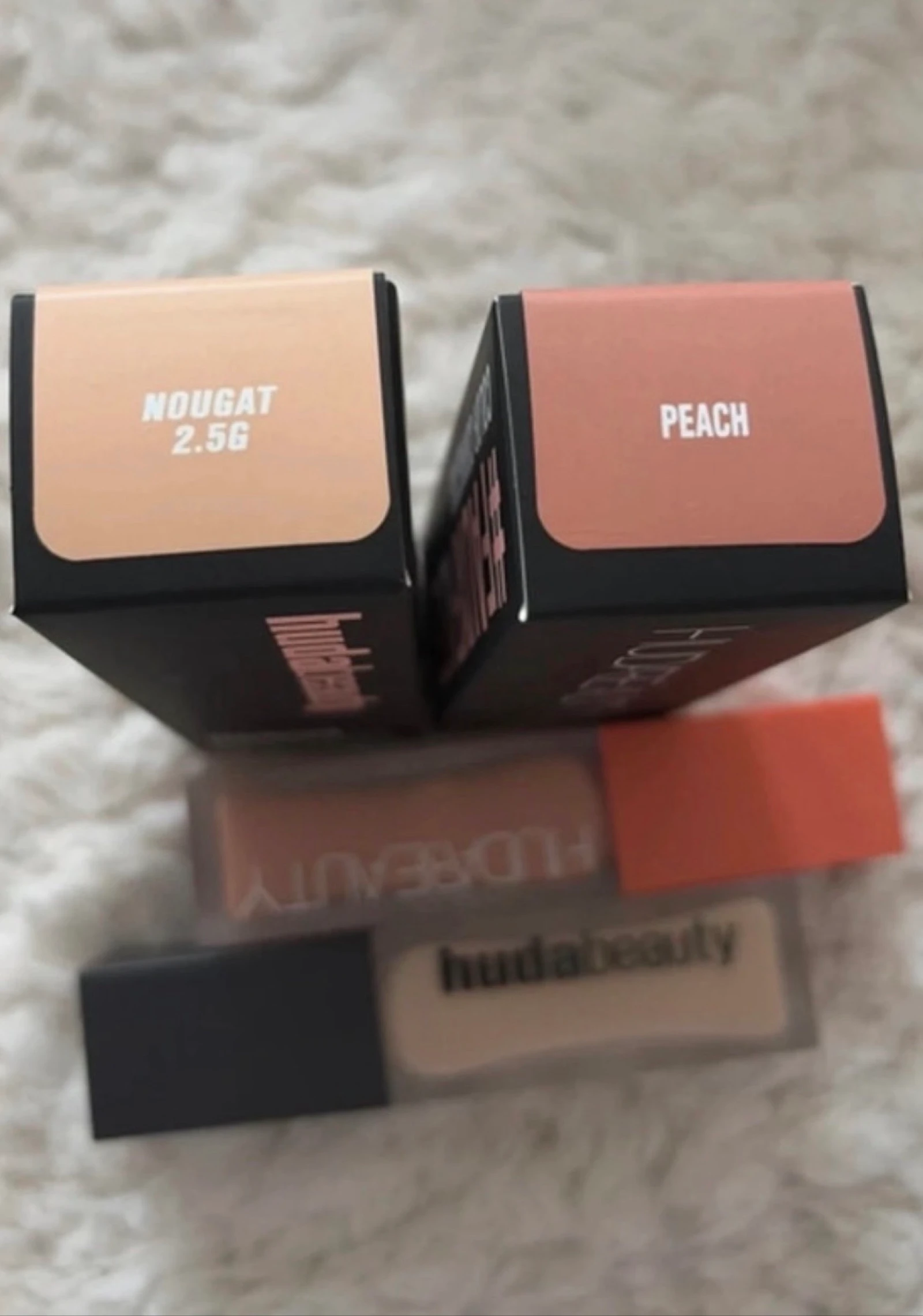 Anti cerne et correcteur Huda beauty neuf jamais utilisé 